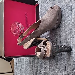 Vince Camuto Duran Peep Toe Heels Size 9.5